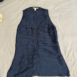 Sleeveless blue shirt with light ruffles